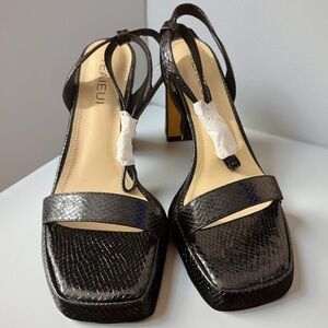 NEW Women’s Open Toe Square Ankle Strap Heels Black Snakeskin Size 7.5